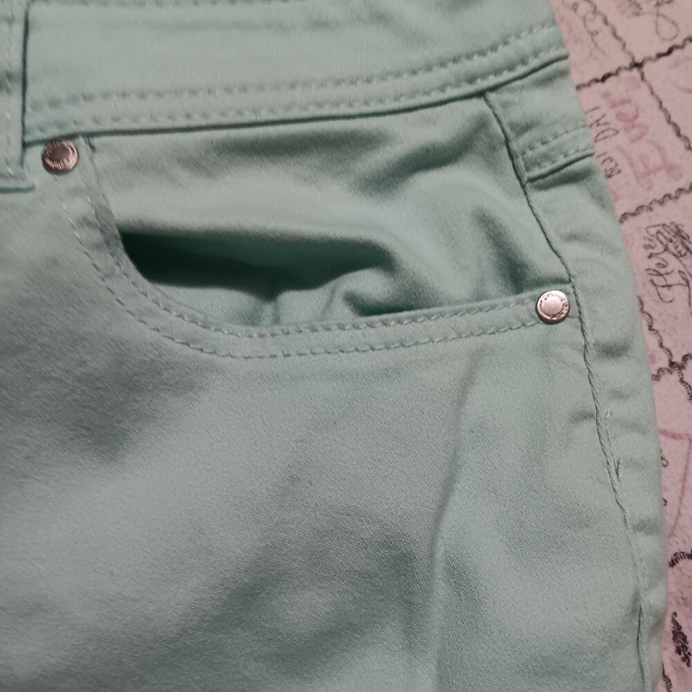 Womens avenue denim capris